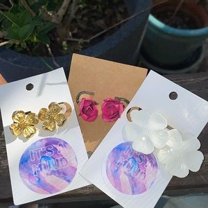 3 pairs vintage earrings - flowers!